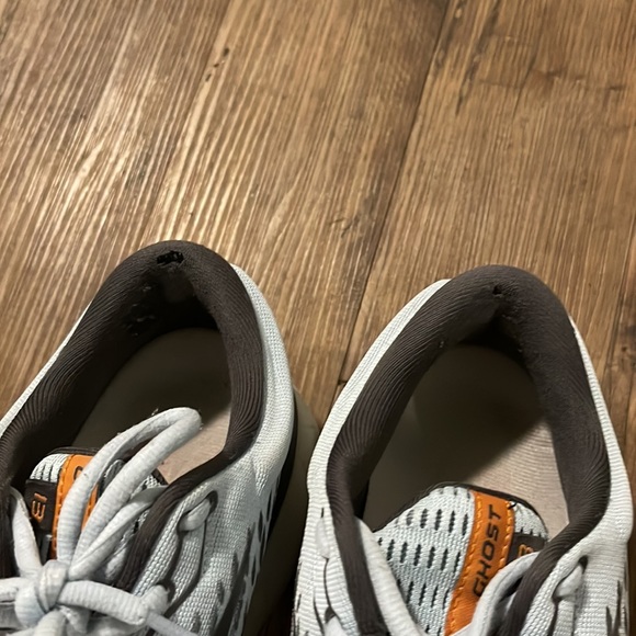 Brooks - Picture 9 of 9